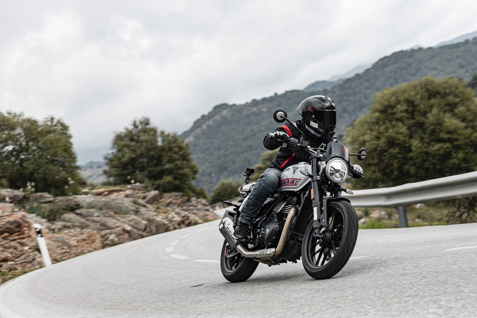 Triumph Tracker 400 - riding