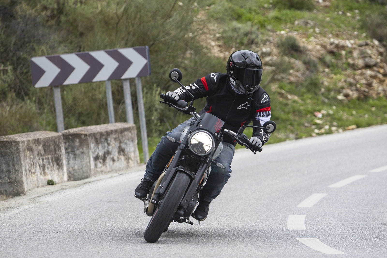 Triumph Tracker 400 - riding