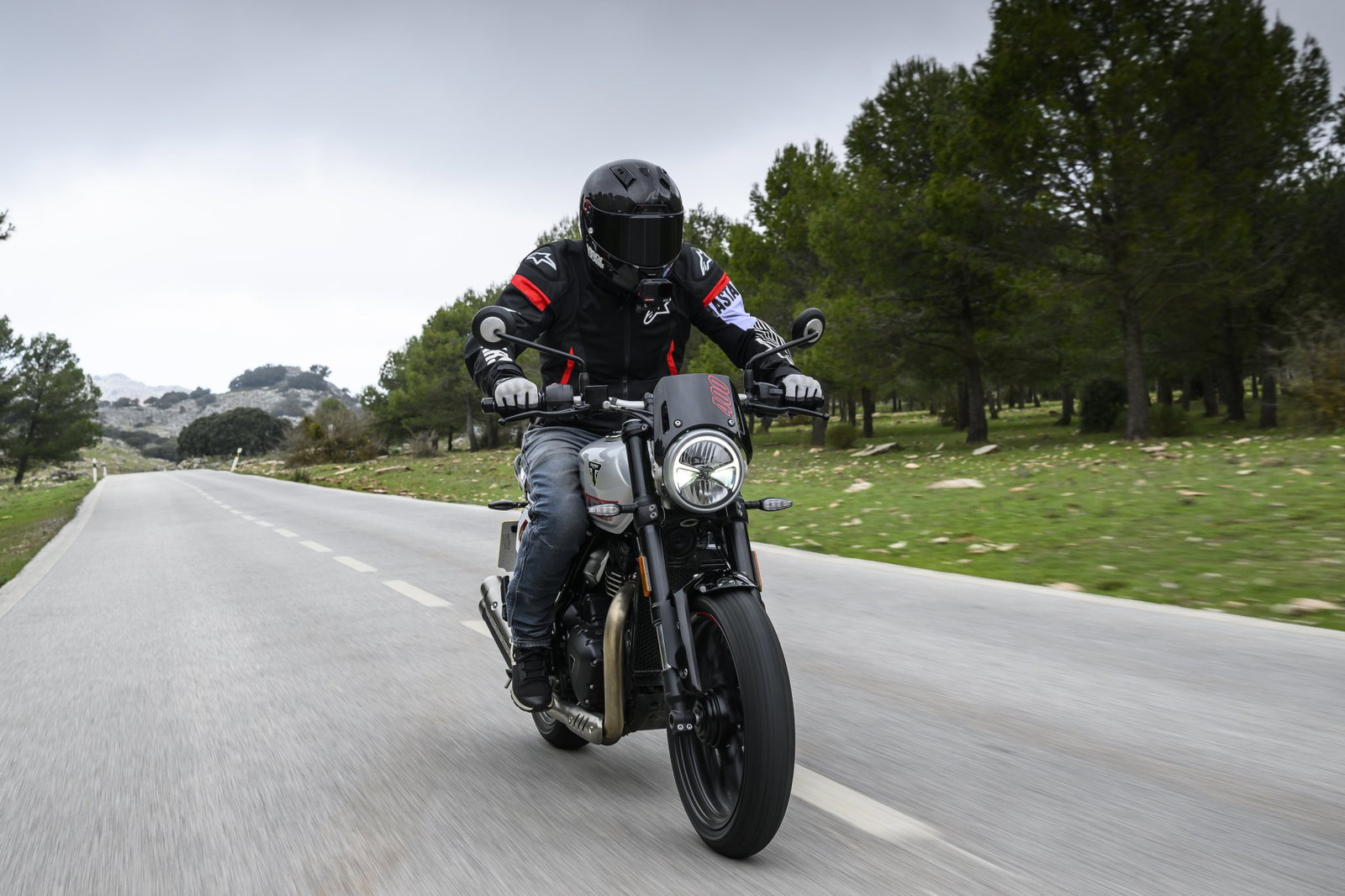 Triumph Tracker 400 - riding