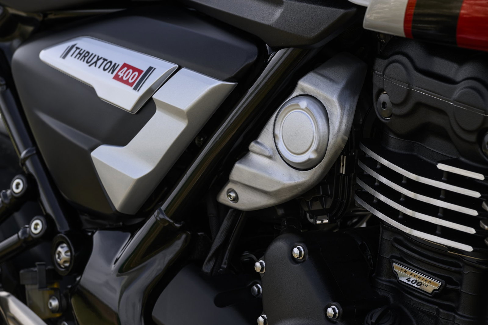Triumph Thruxton 400 - details