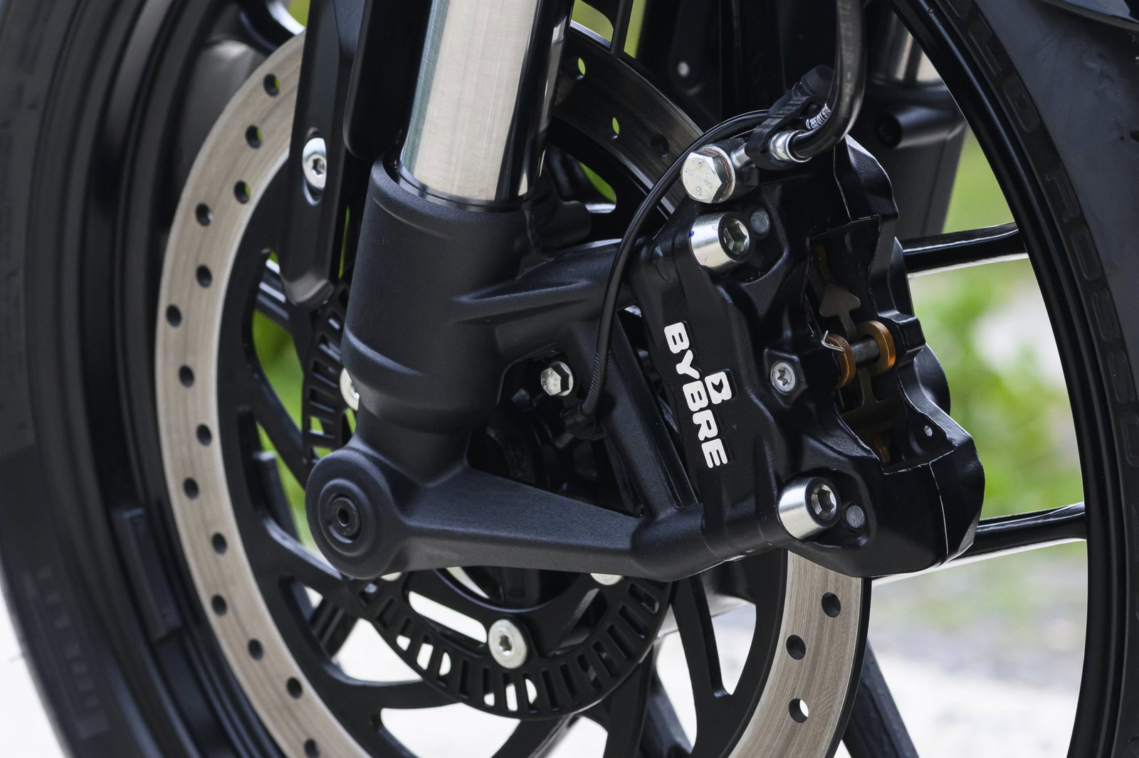 Triumph Thruxton 400 - details
