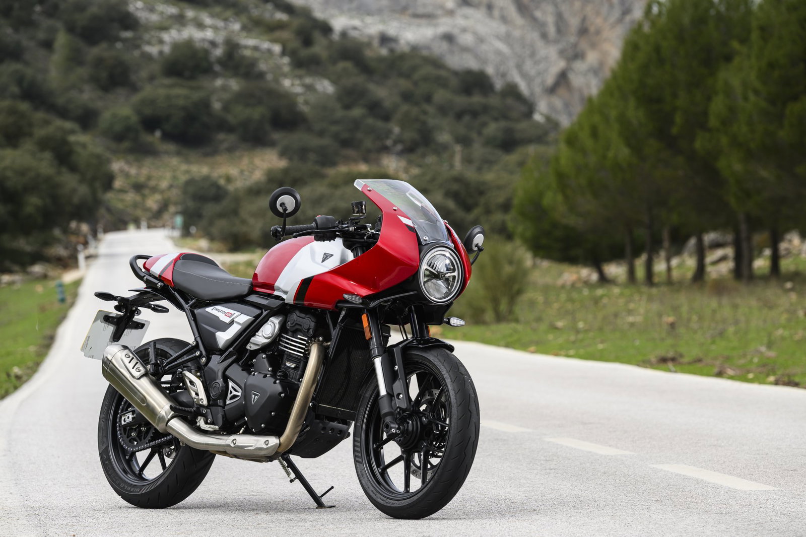 The 2026 Triumph Thruxton 400