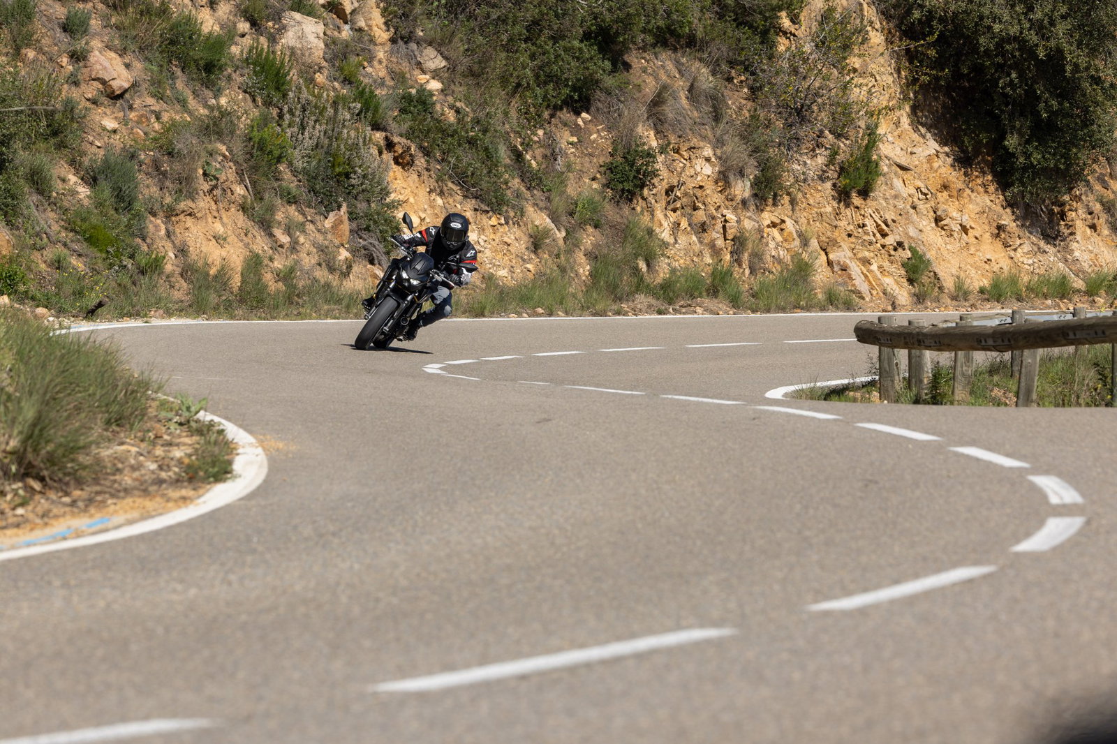 2026 Kawasaki Z650 S - riding
