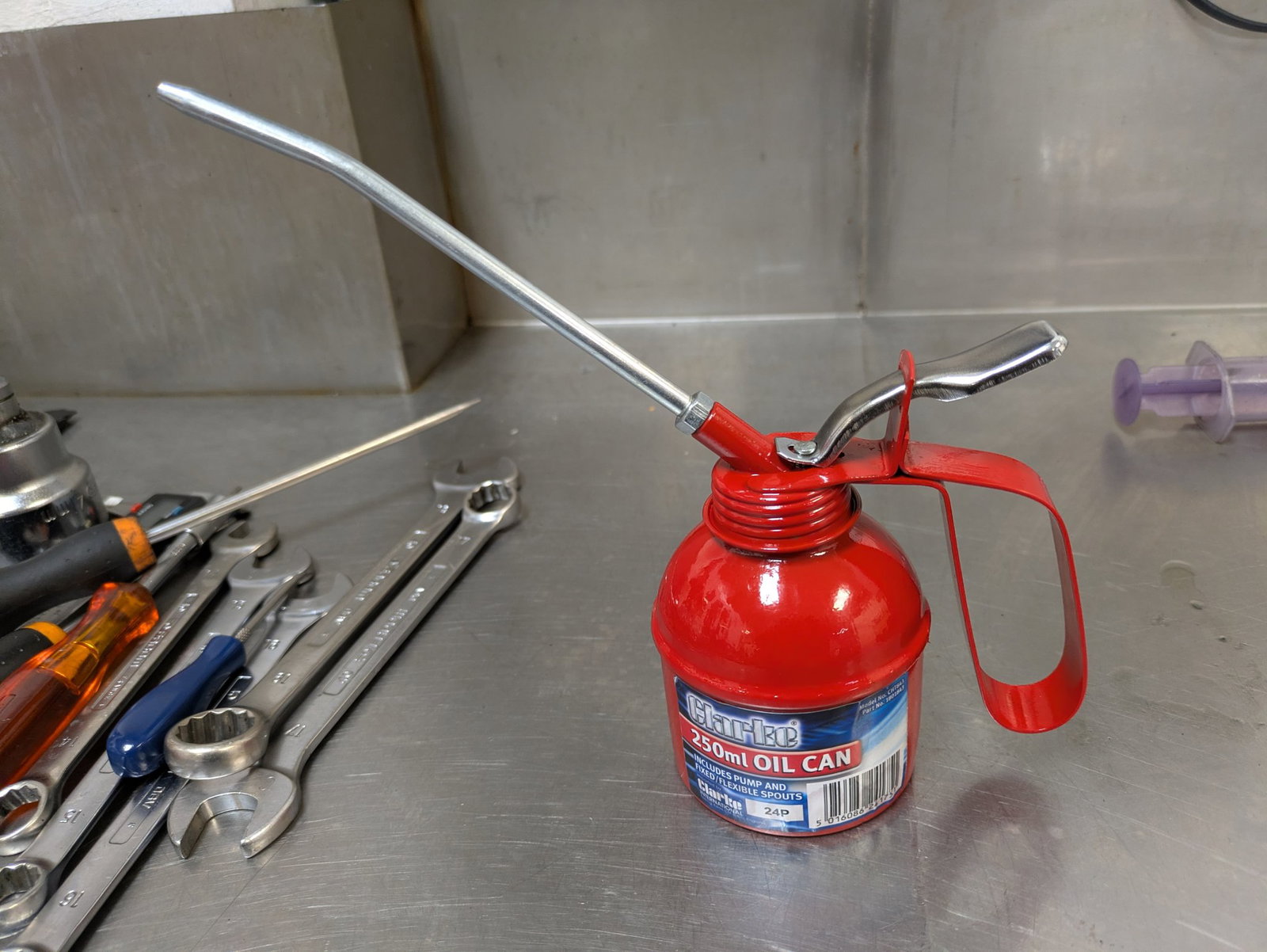 The Clarke CHT843 250ml Oil Can.