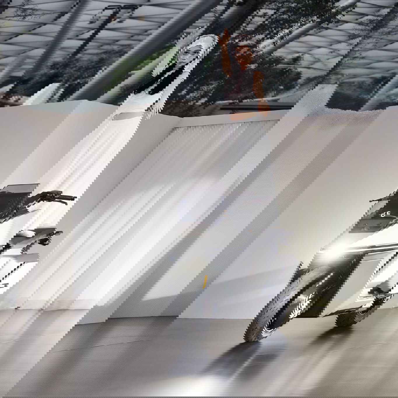 The Omoway OMO-X self-balancing scooter