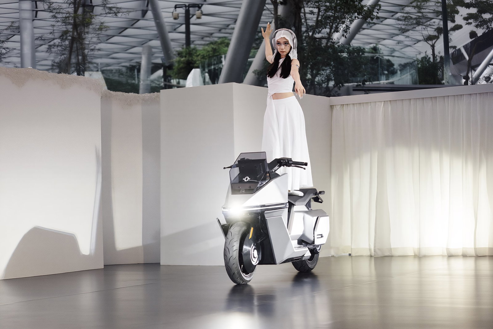 The Omoway OMO-X self-balancing scooter