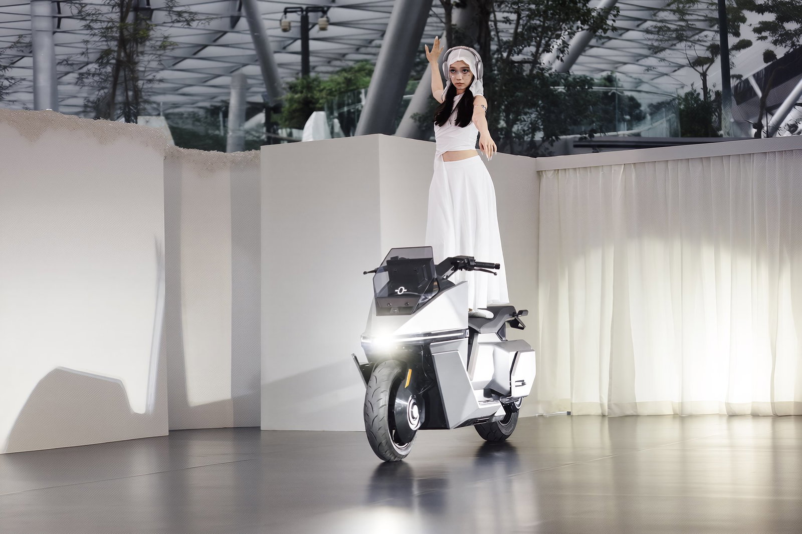 The Omoway OMO-X self-balancing scooter