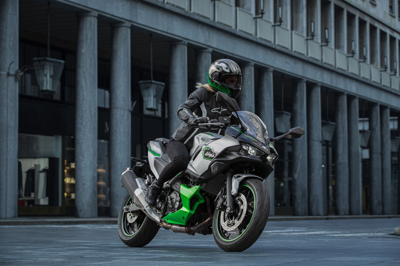 Kawasaki Ninja 7 Hybrid on the road