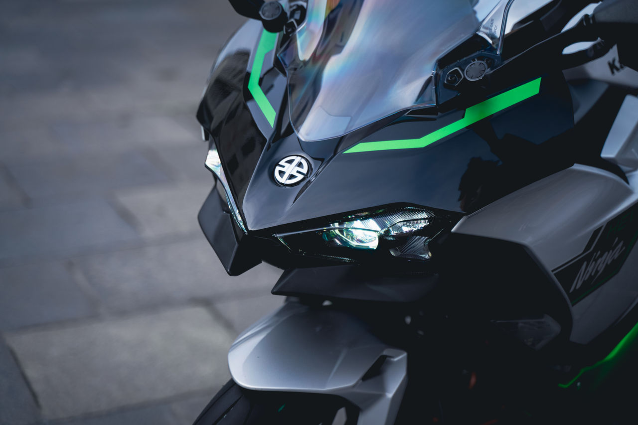 Front view of a 2024 Kawasaki Ninja 7 Hybrid