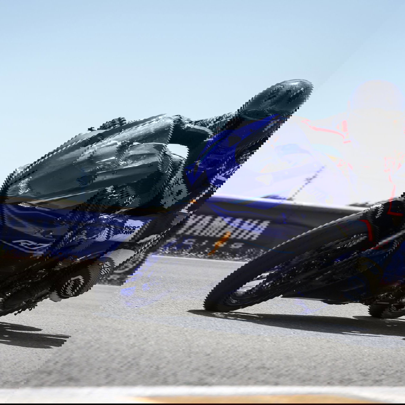 The 2026 Yamaha R7 - riding