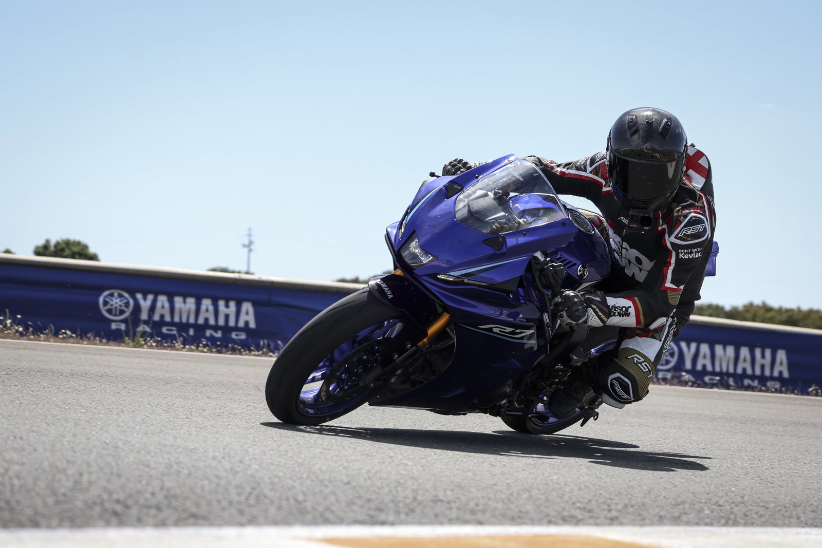 The 2026 Yamaha R7 - riding