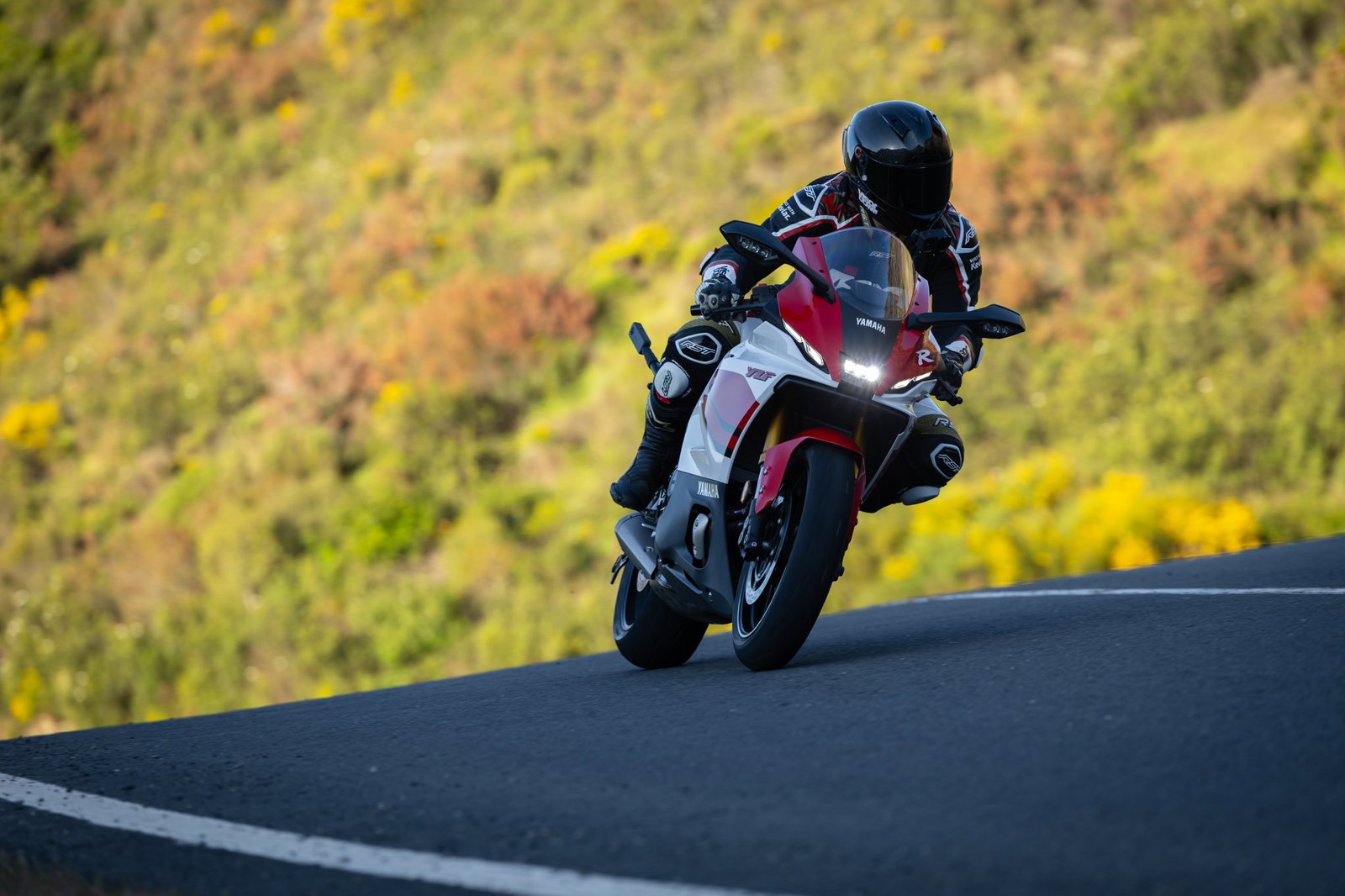 The 2026 Yamaha R7 - riding