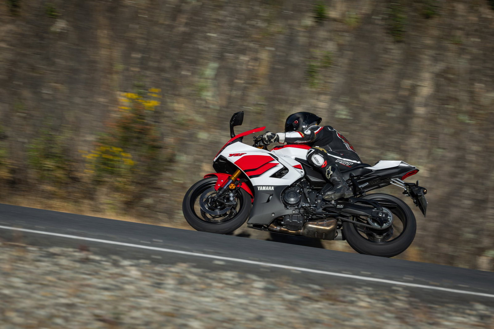 The 2026 Yamaha R7 - riding