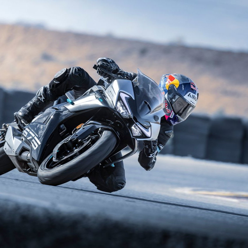 The CFMoto 675SR-R - riding