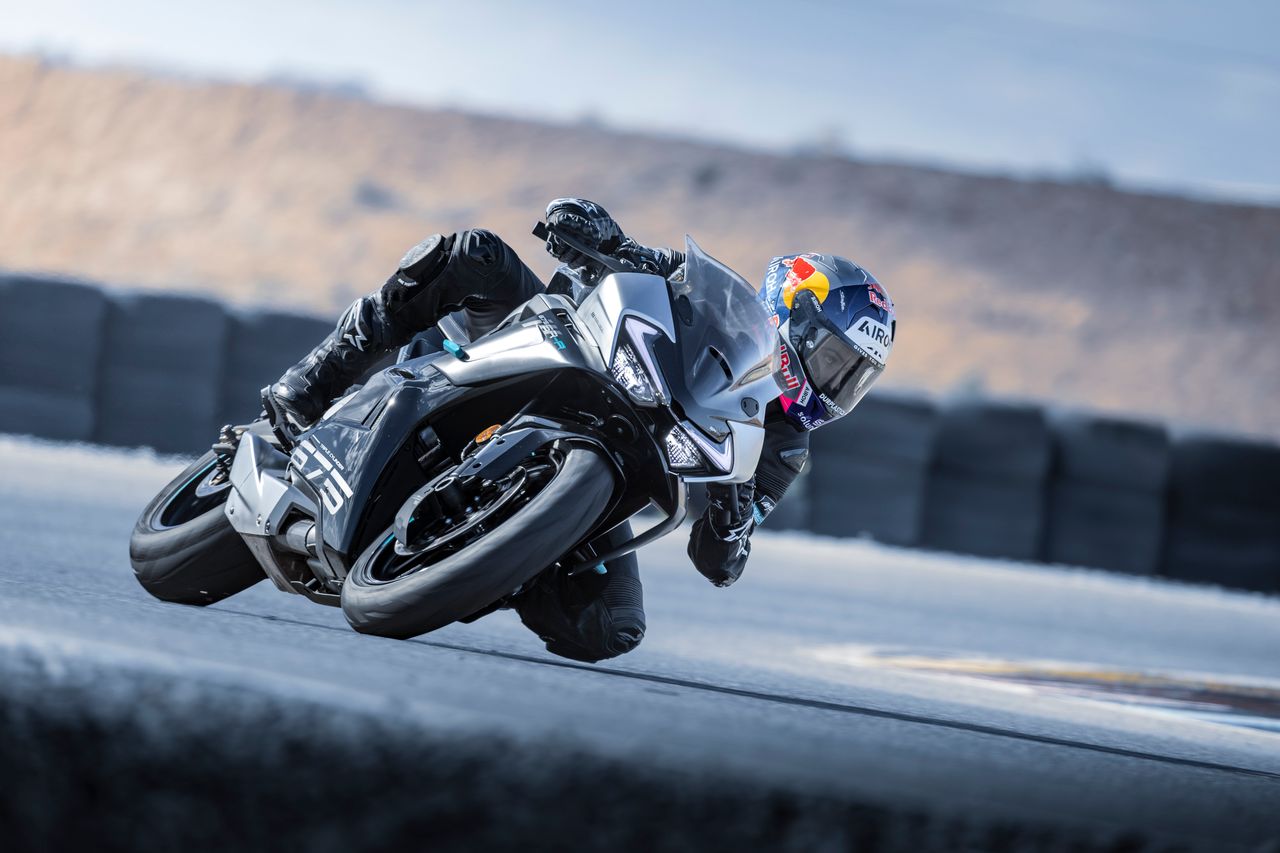 The CFMoto 675SR-R - riding