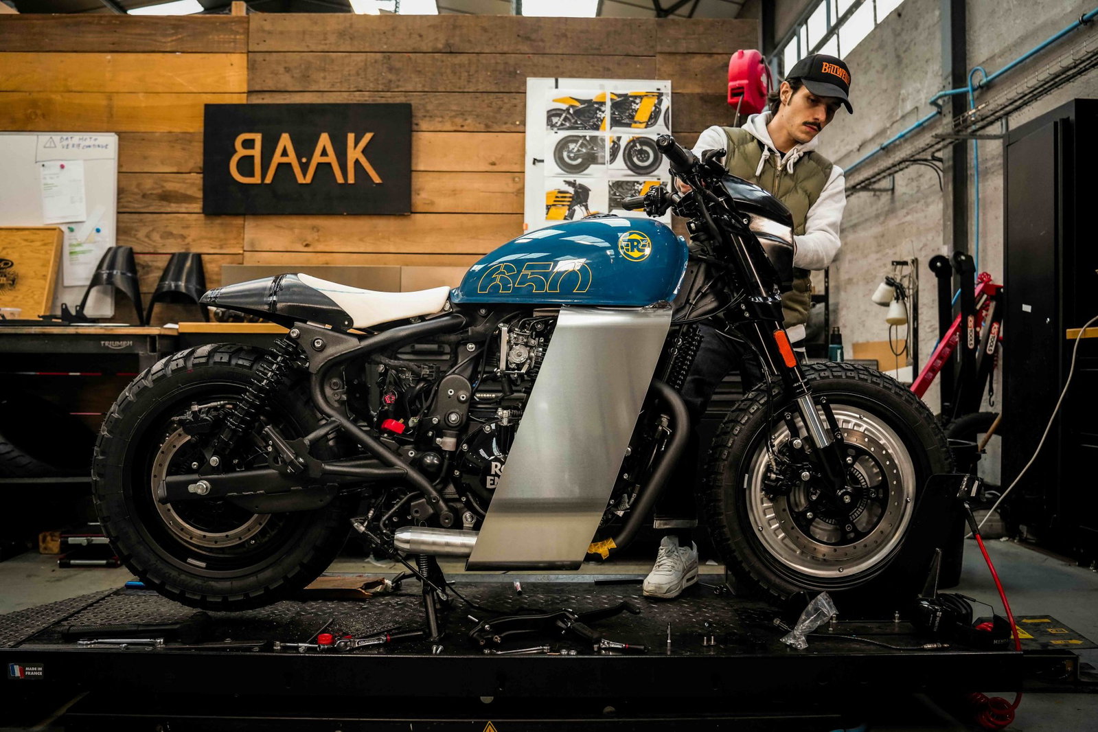 Royal Enfield Shotgun 650 build by KS Motorcycles