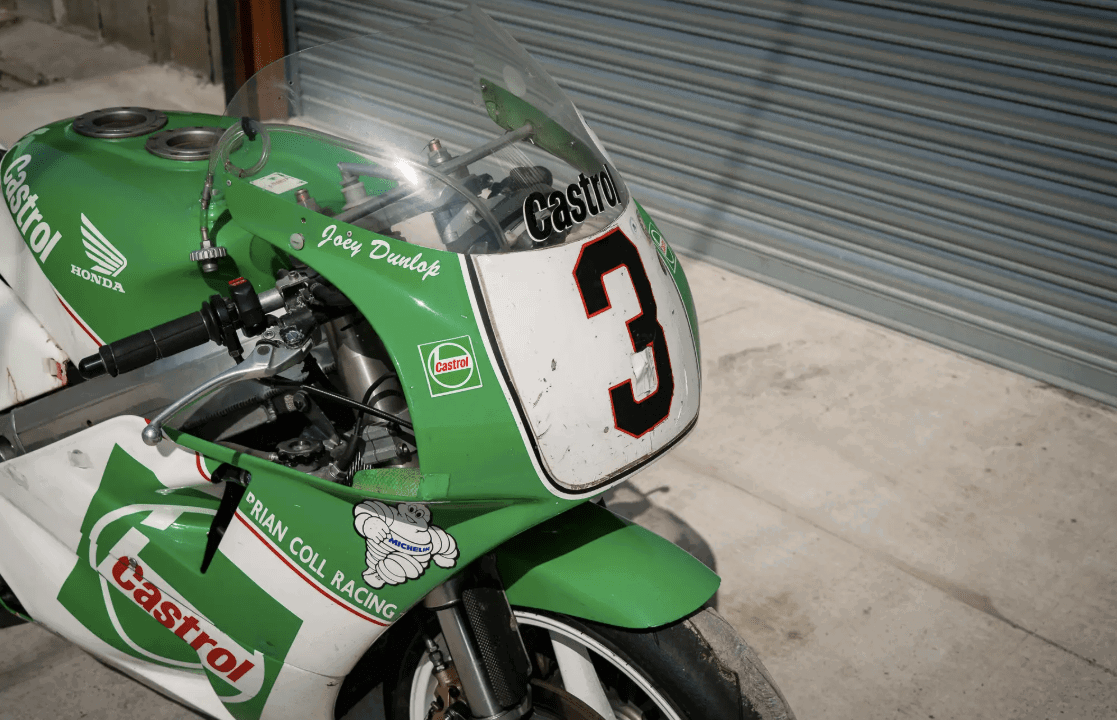Front look at the VFR750R RC30. Credit - Iconic Auctioneers.