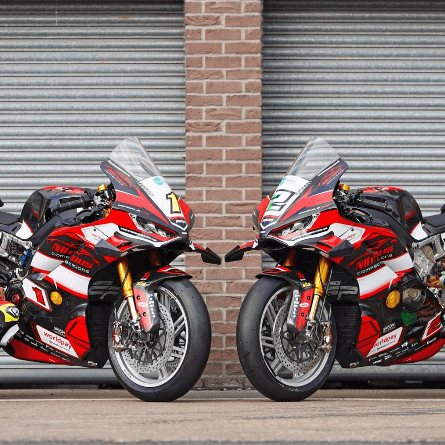 Kyle Ryde and Glenn Irwin with their Panigale V4 R. Credit - British Superbike Championship