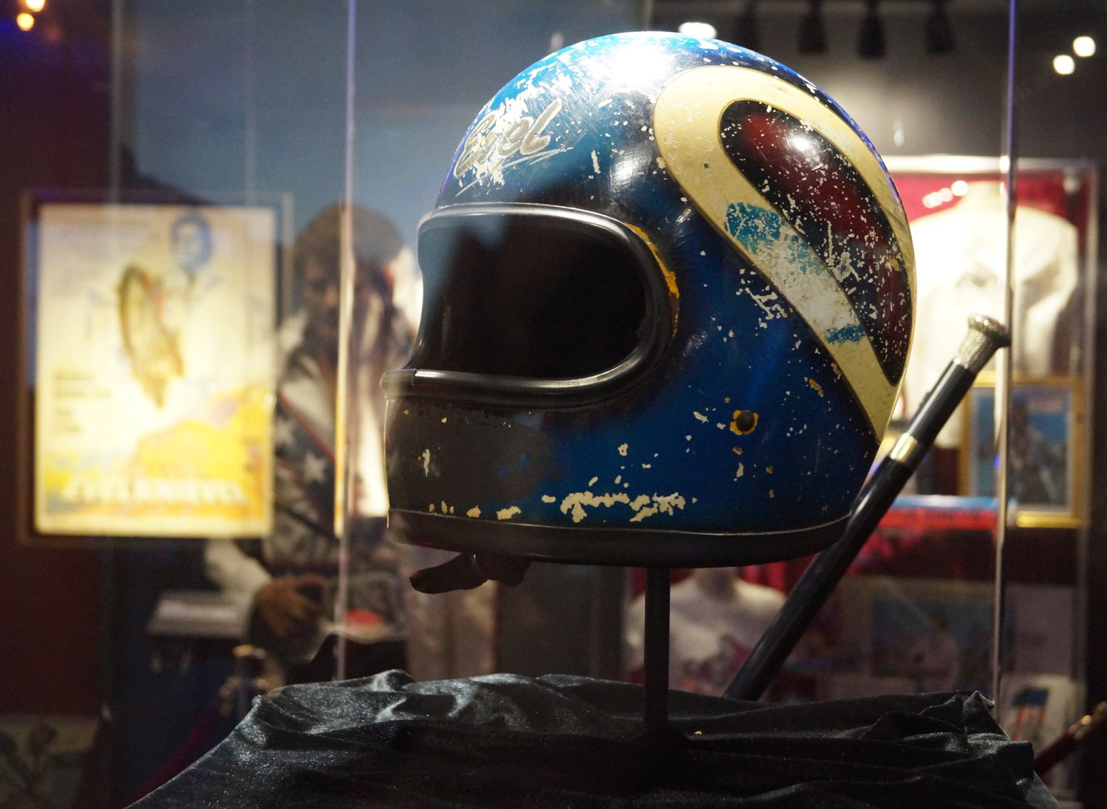 A crash helmet used by Knievel for the ill-fated Caesar's Palace jump