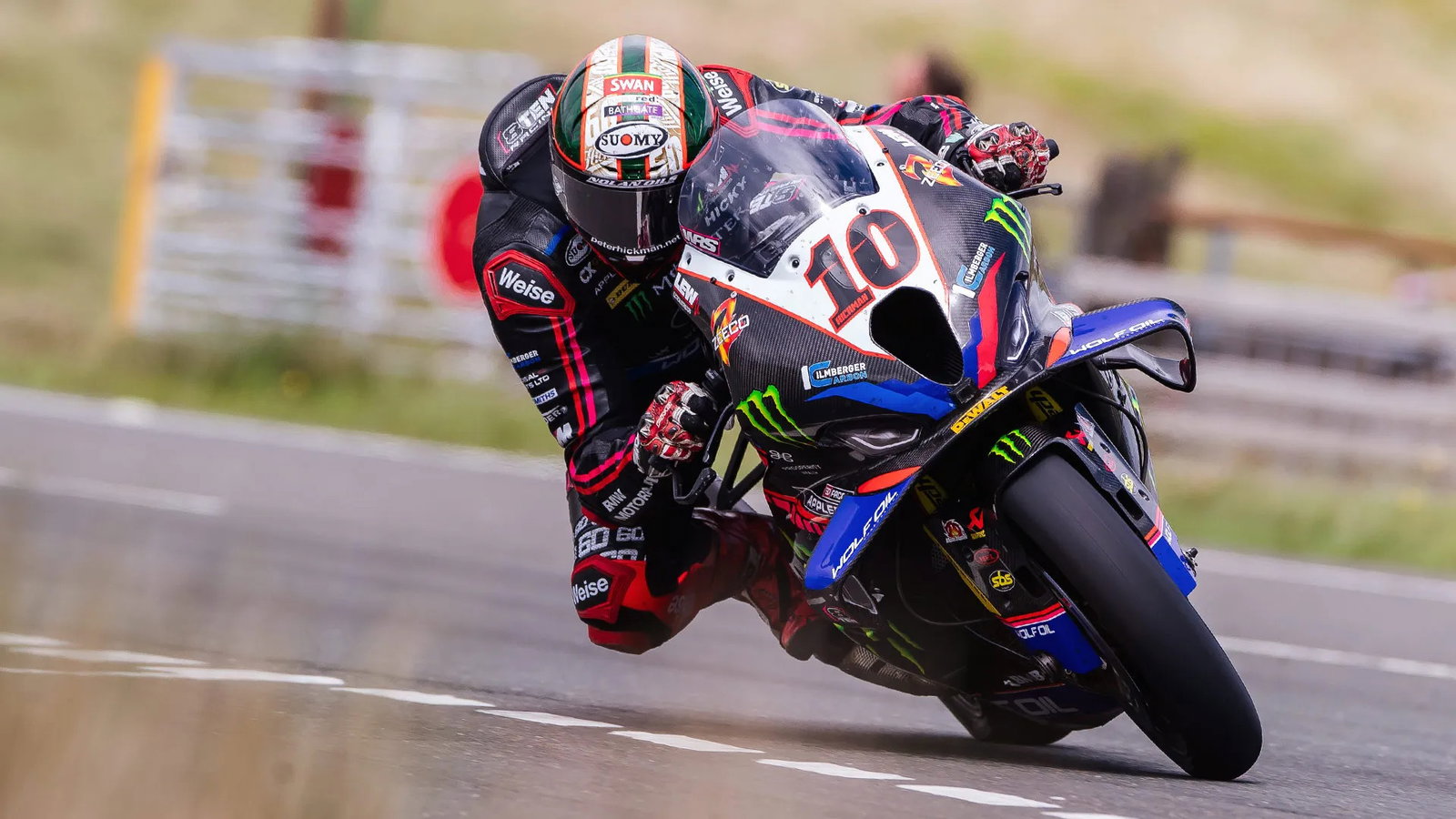 Peter Hickman riding a BMW M1000 RR in the Superbike class. Credit: Isle of Man TT.