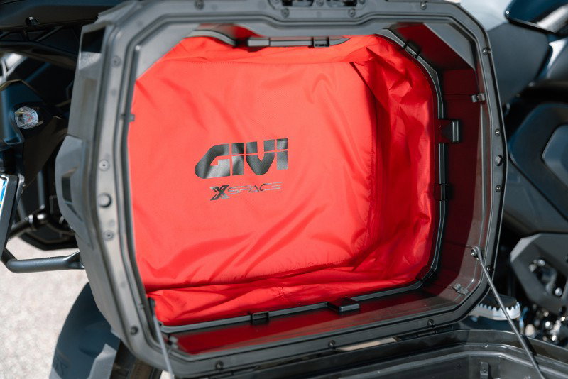 The case is waterproof regardless of size thanks to the waterproof liner