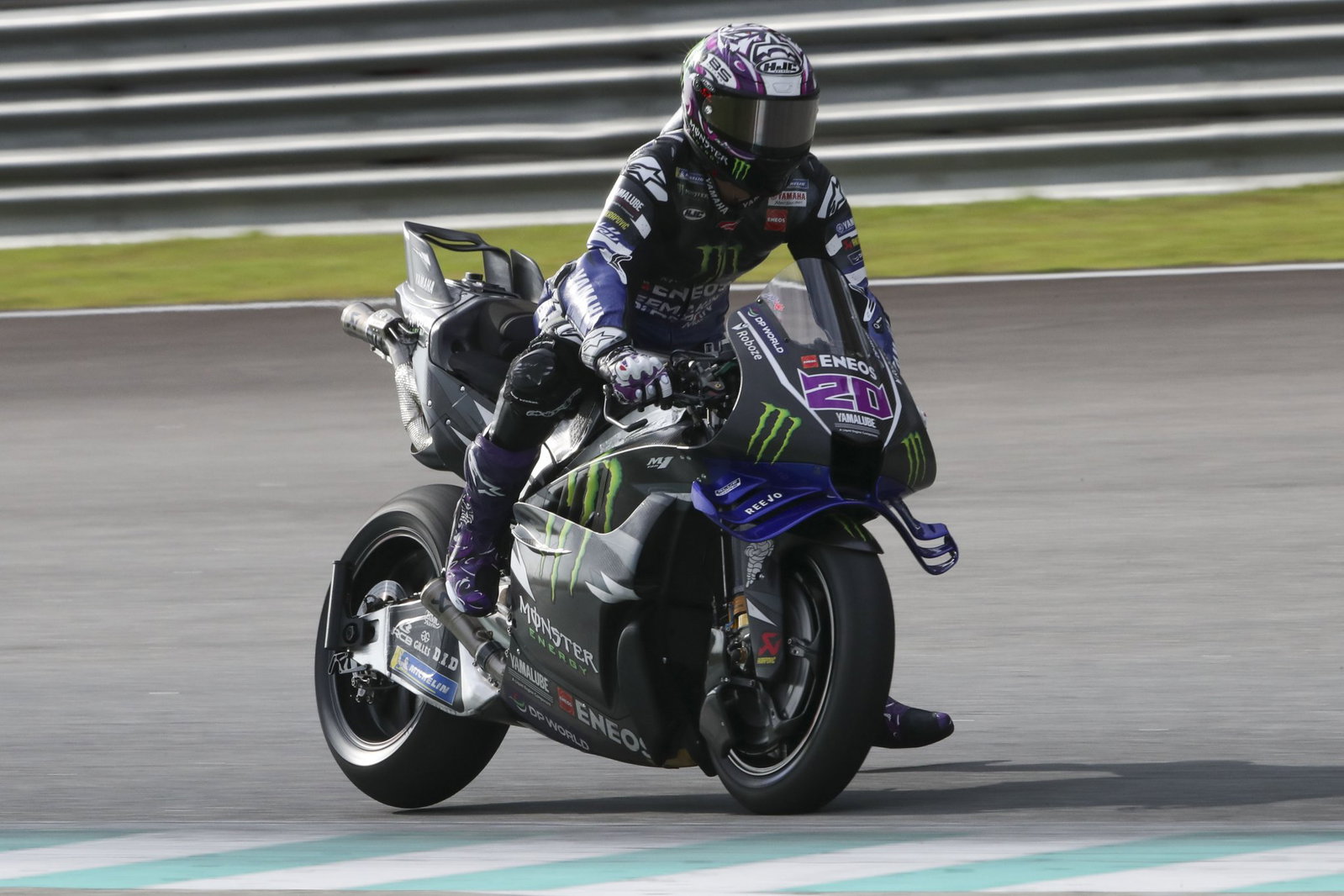 This is the helmet Fabio Quartararo gave Sylvain Guintoli. Credit: Gold and Goose.
