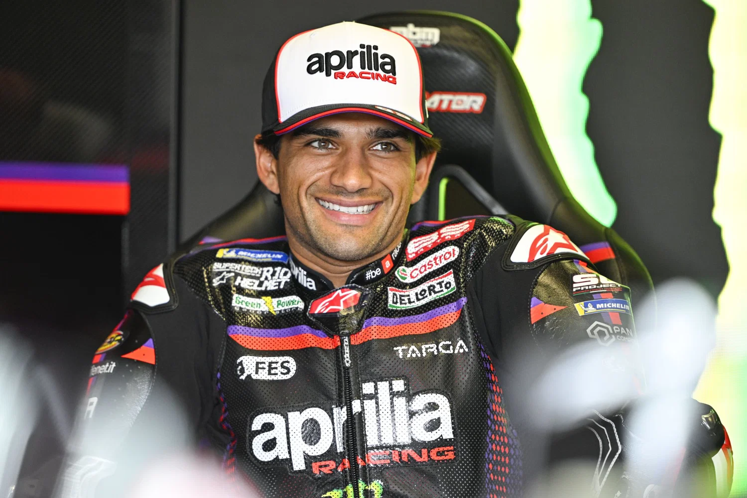 Jorge Martin sourit dans son garage. Crédit : Gold and Goose.