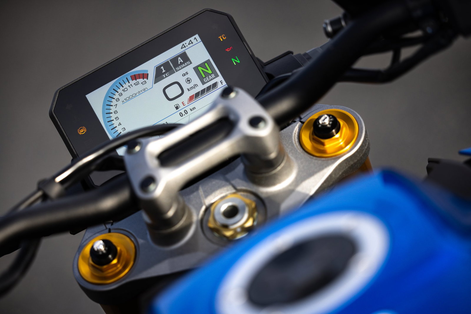 The Suzuki GSX-S1000 - detail TFT