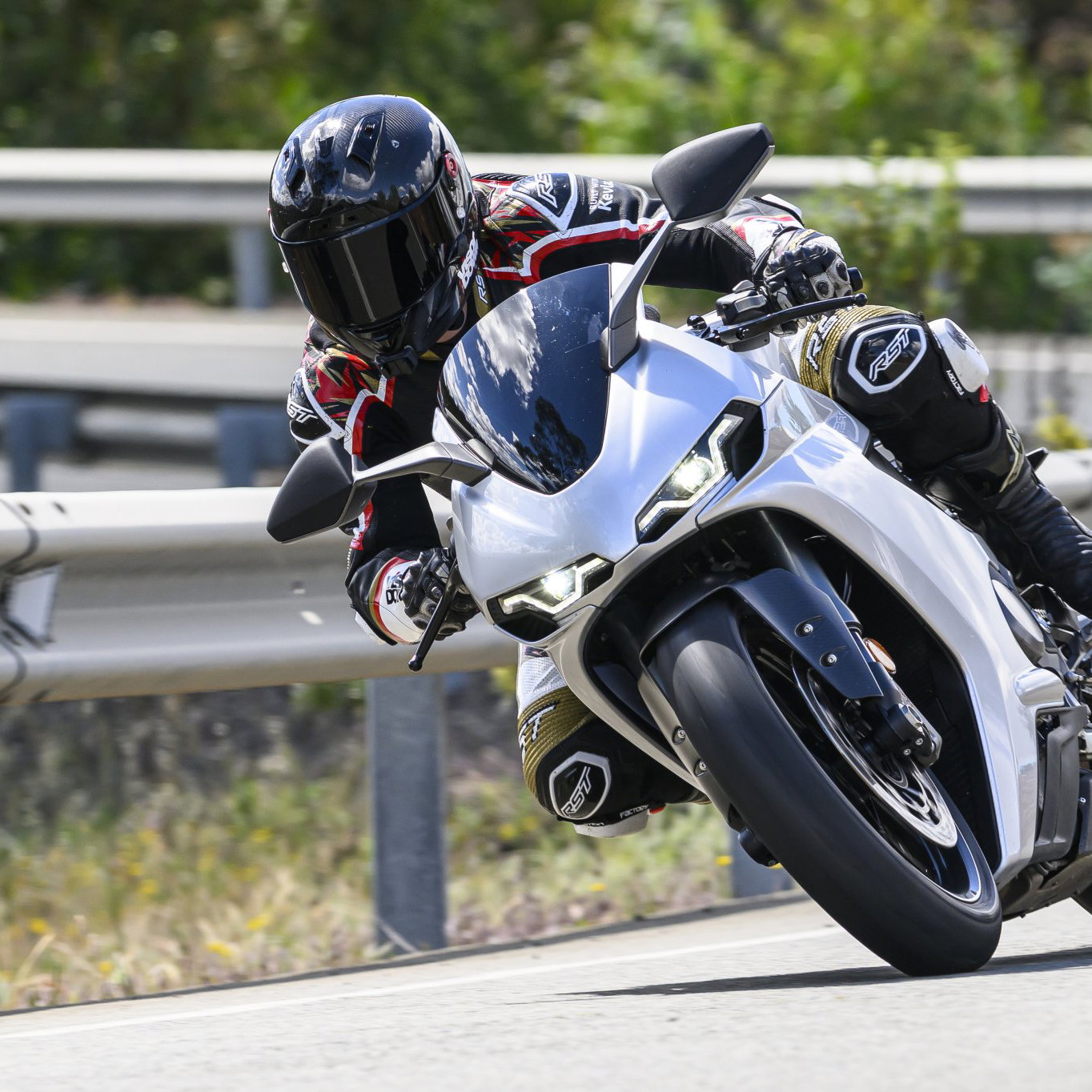 The Norton Manx R - riding