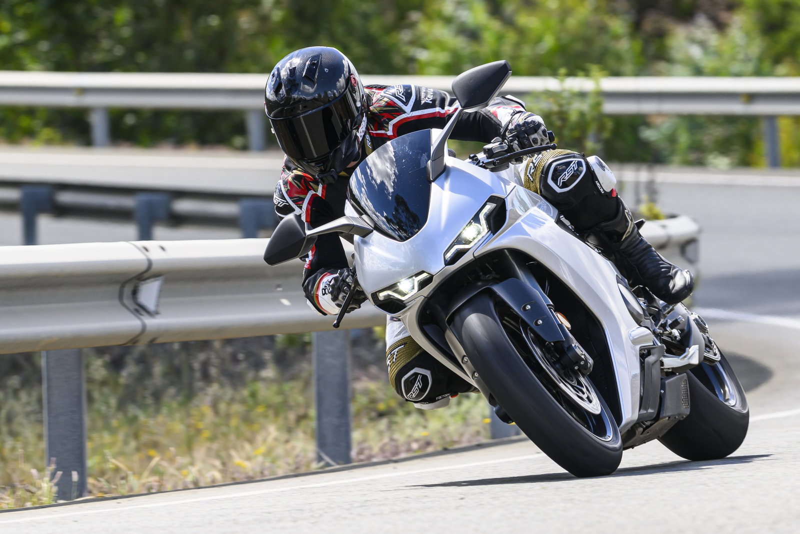 The Norton Manx R - riding