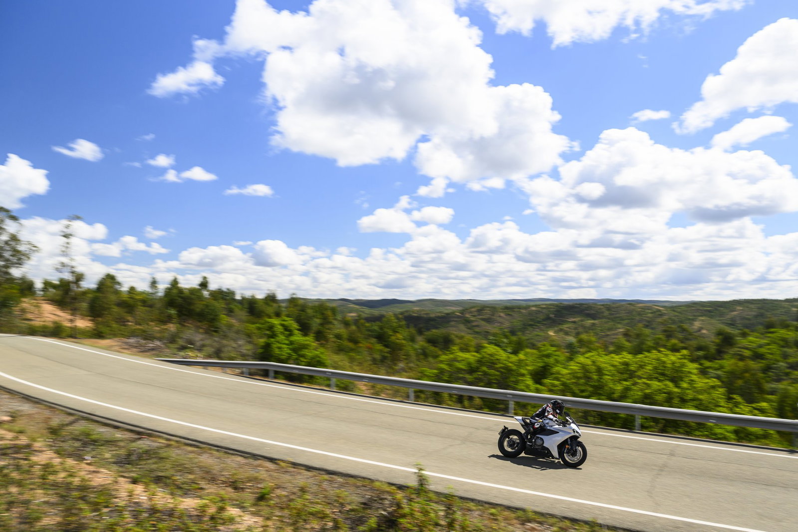 The Norton Manx R - riding