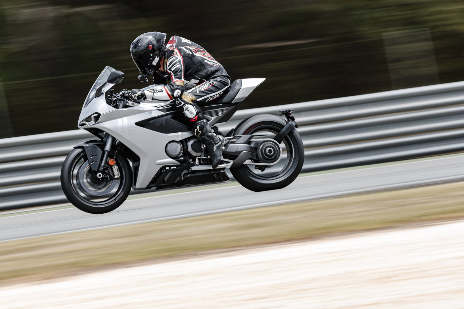 The Norton Manx R - riding