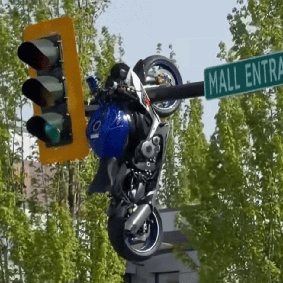 Suzuki GSX-R750 stuck in a traffic light pole.