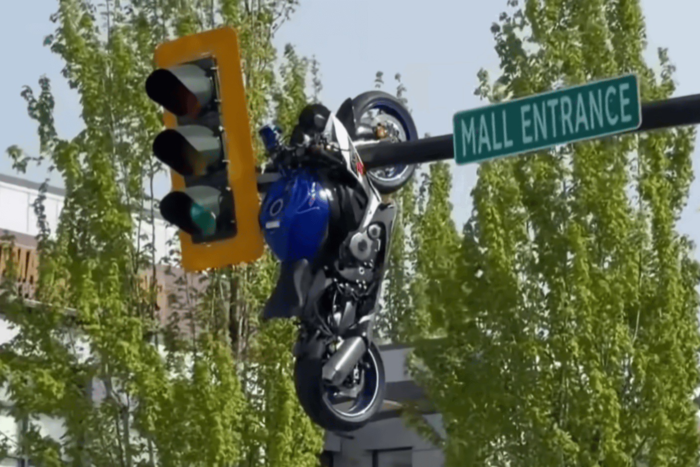 Suzuki GSX-R750 stuck in a traffic light pole.