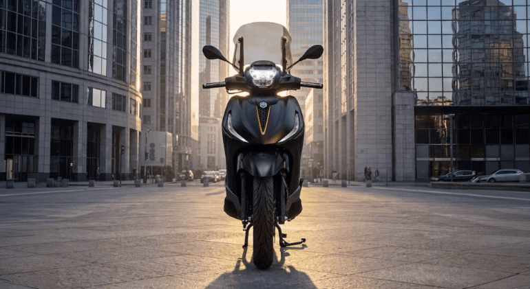 Front look at the new Piaggio Beverly 25th Anniversary.
