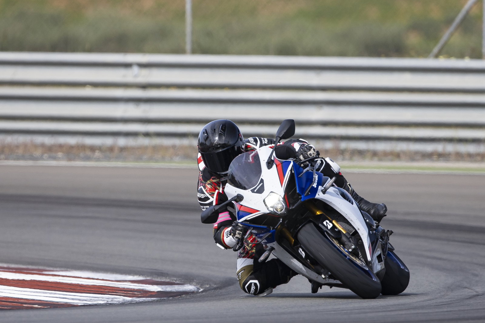 The Suzuki GSX-R1000R - riding