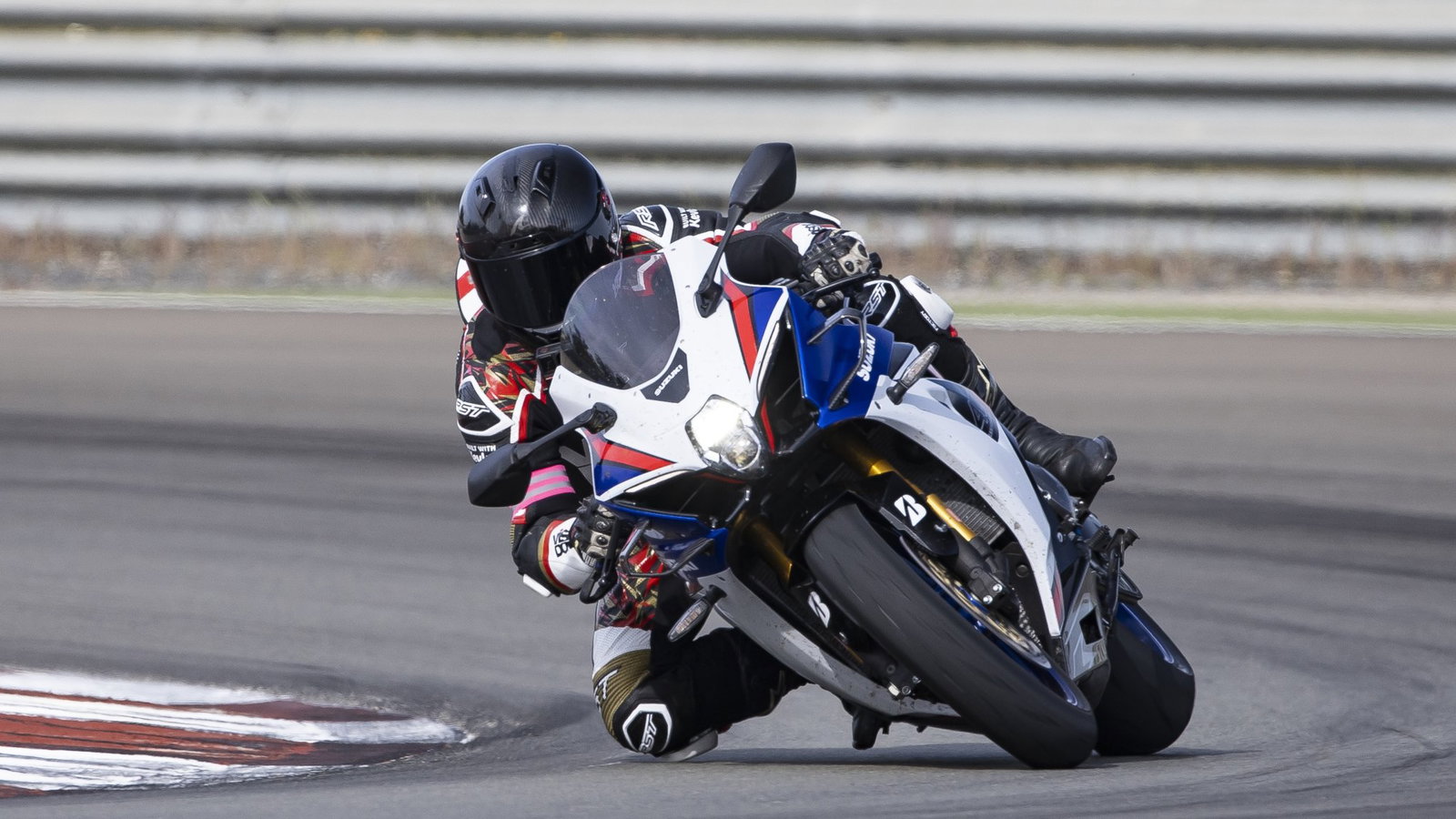 The Suzuki GSX-R1000R - riding