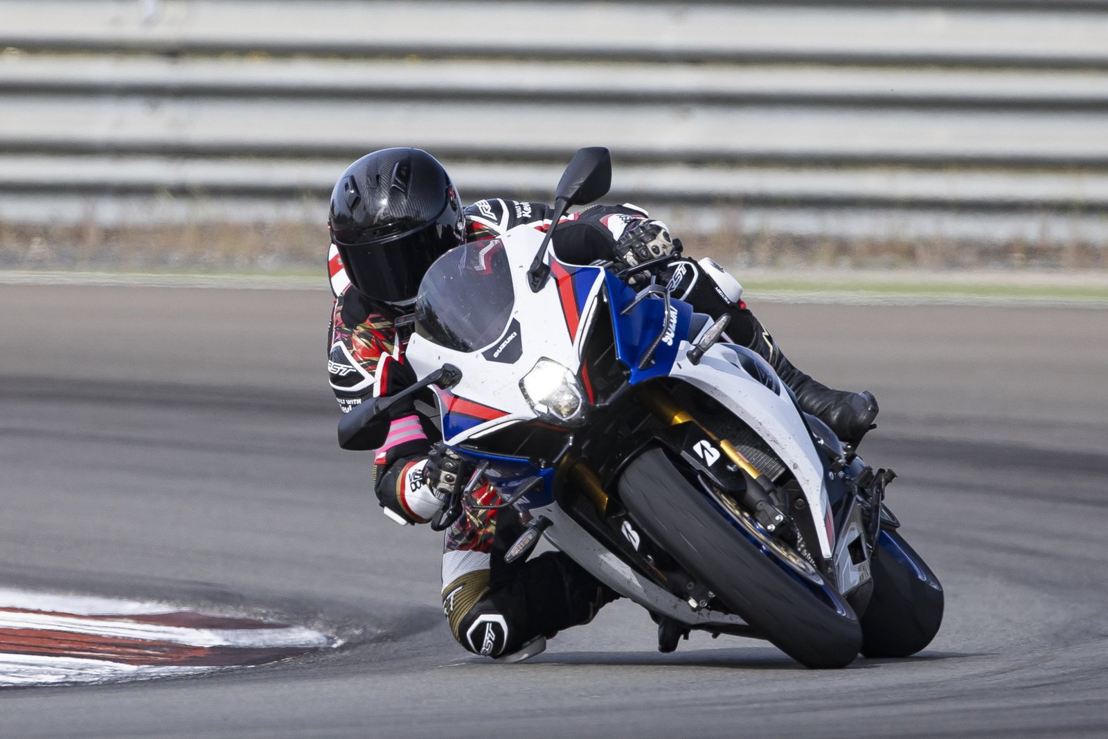 The Suzuki GSX-R1000R - riding