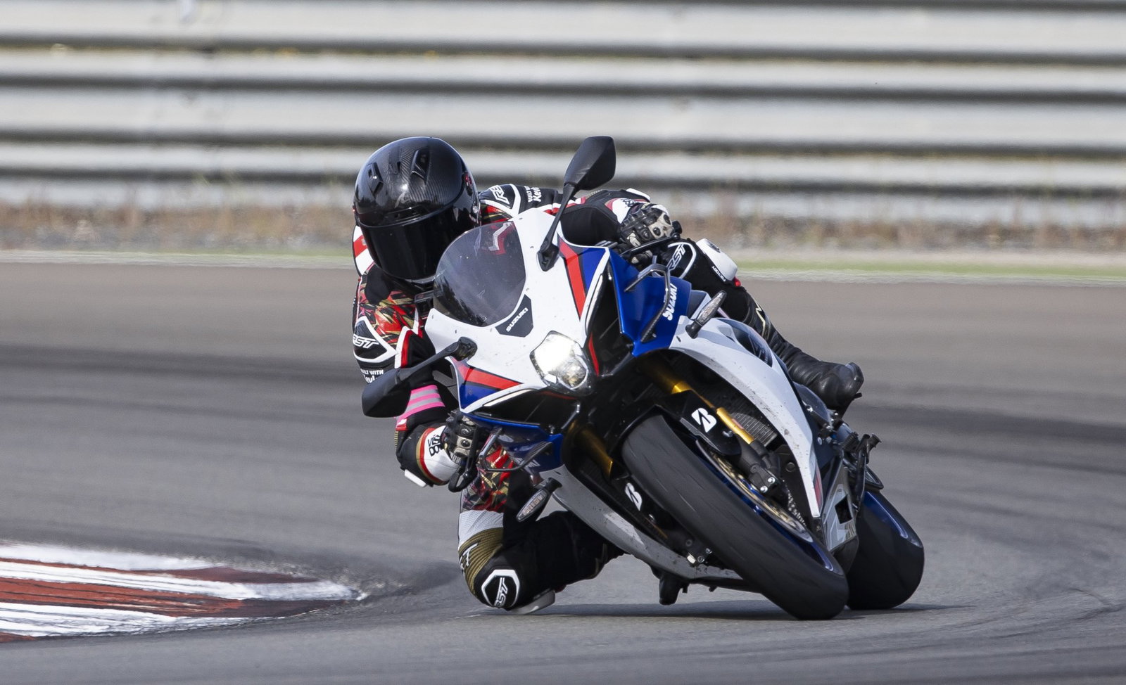 The Suzuki GSX-R1000R - riding