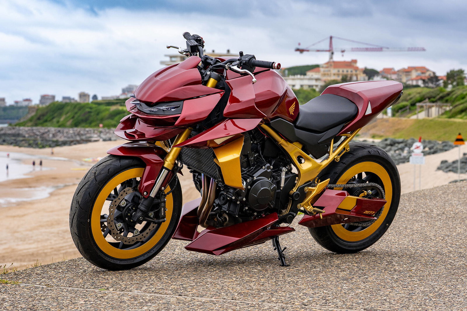 Custom Honda CB750 Hornet.