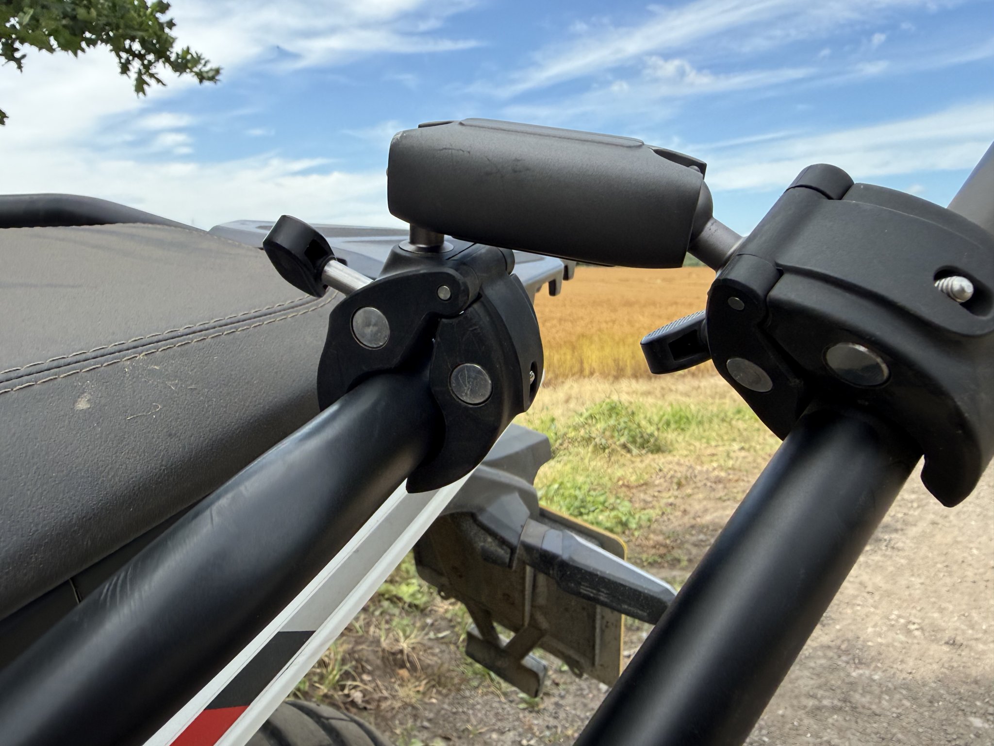 The clamps and selfie stick are very robust