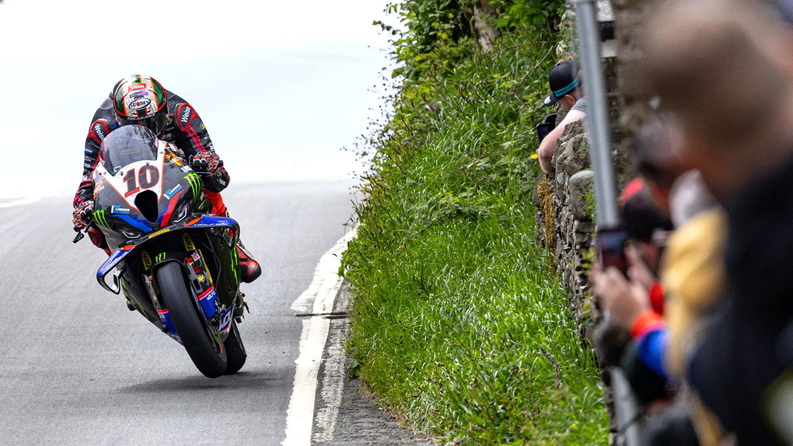 Peter Hickman racing in the Senior TT. Credit: Isle of Man TT.