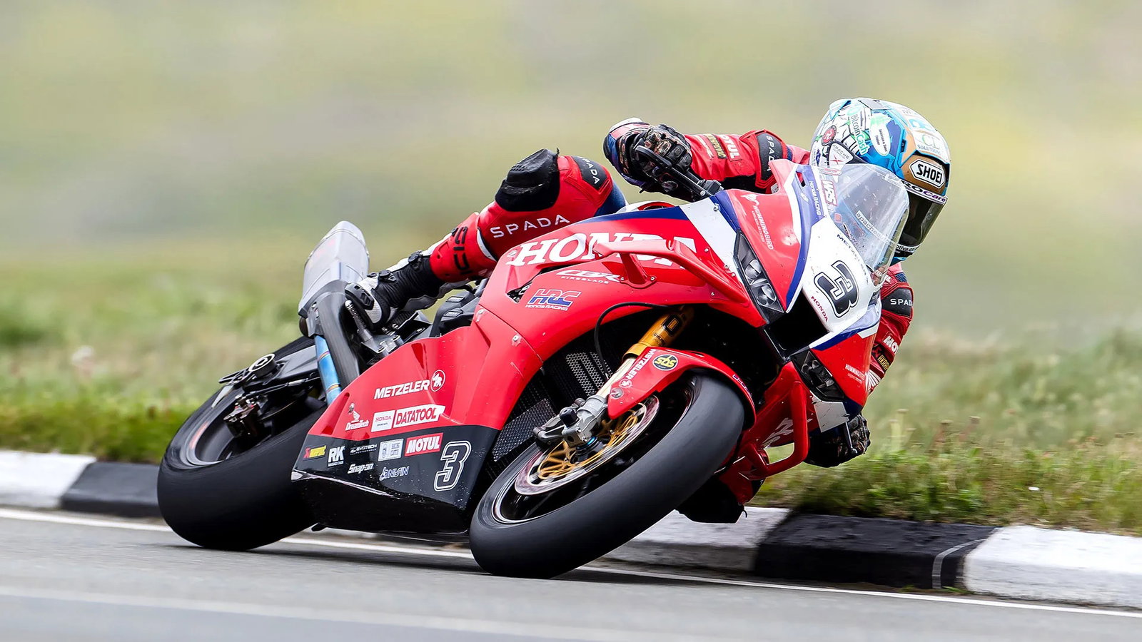 Dean Harrison racing at the 2026 TT. Credit: Isle of Man TT.