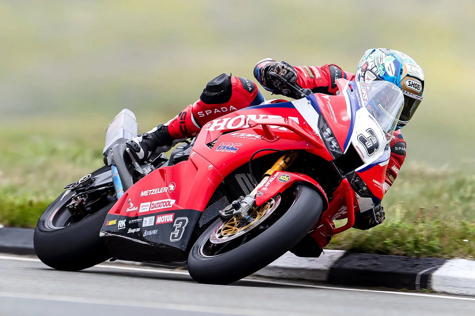 Dean Harrison racing at the 2026 TT. Credit: Isle of Man TT.