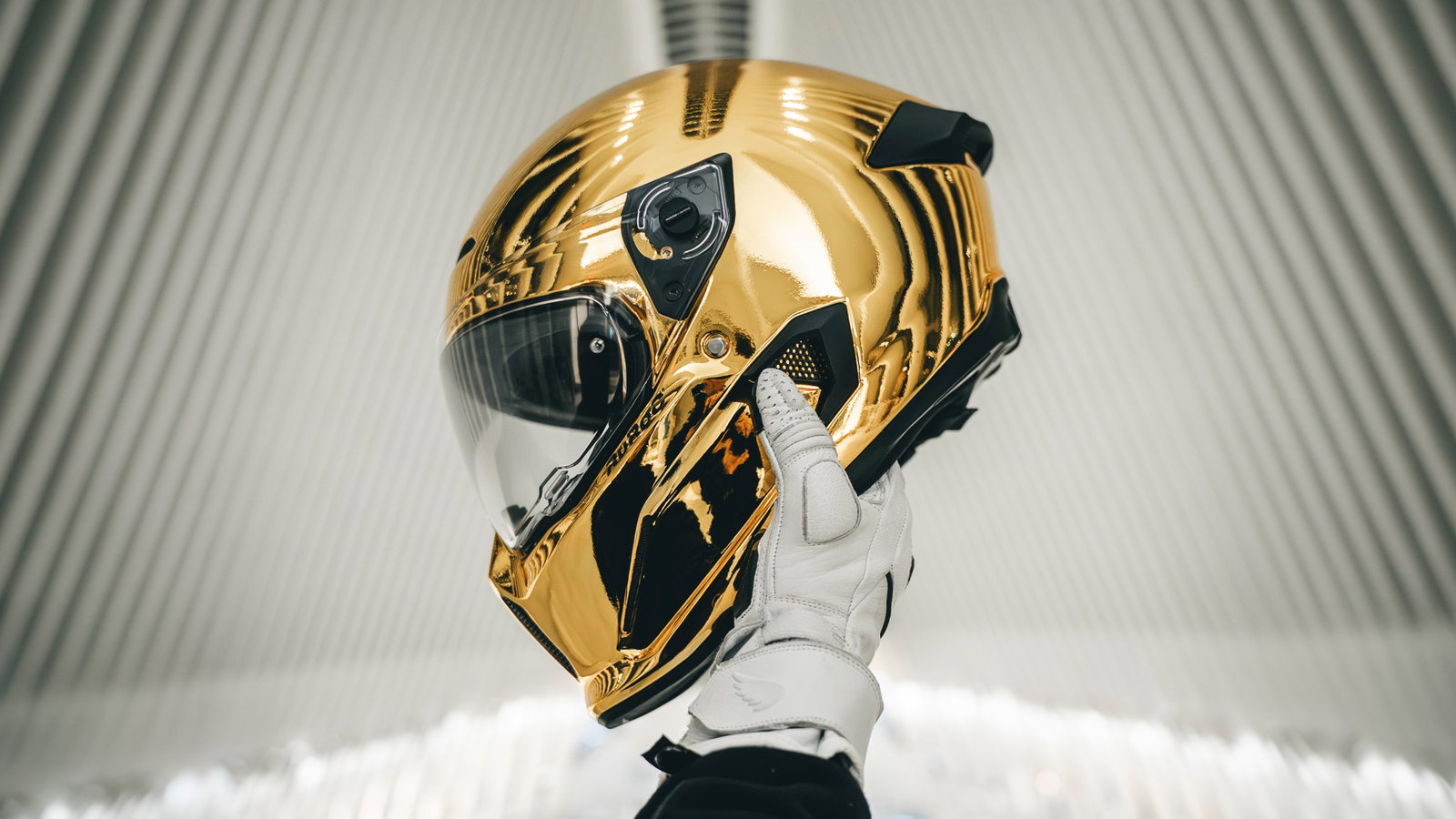 New AT4.0 Carbon Gold edition from Ruroc.