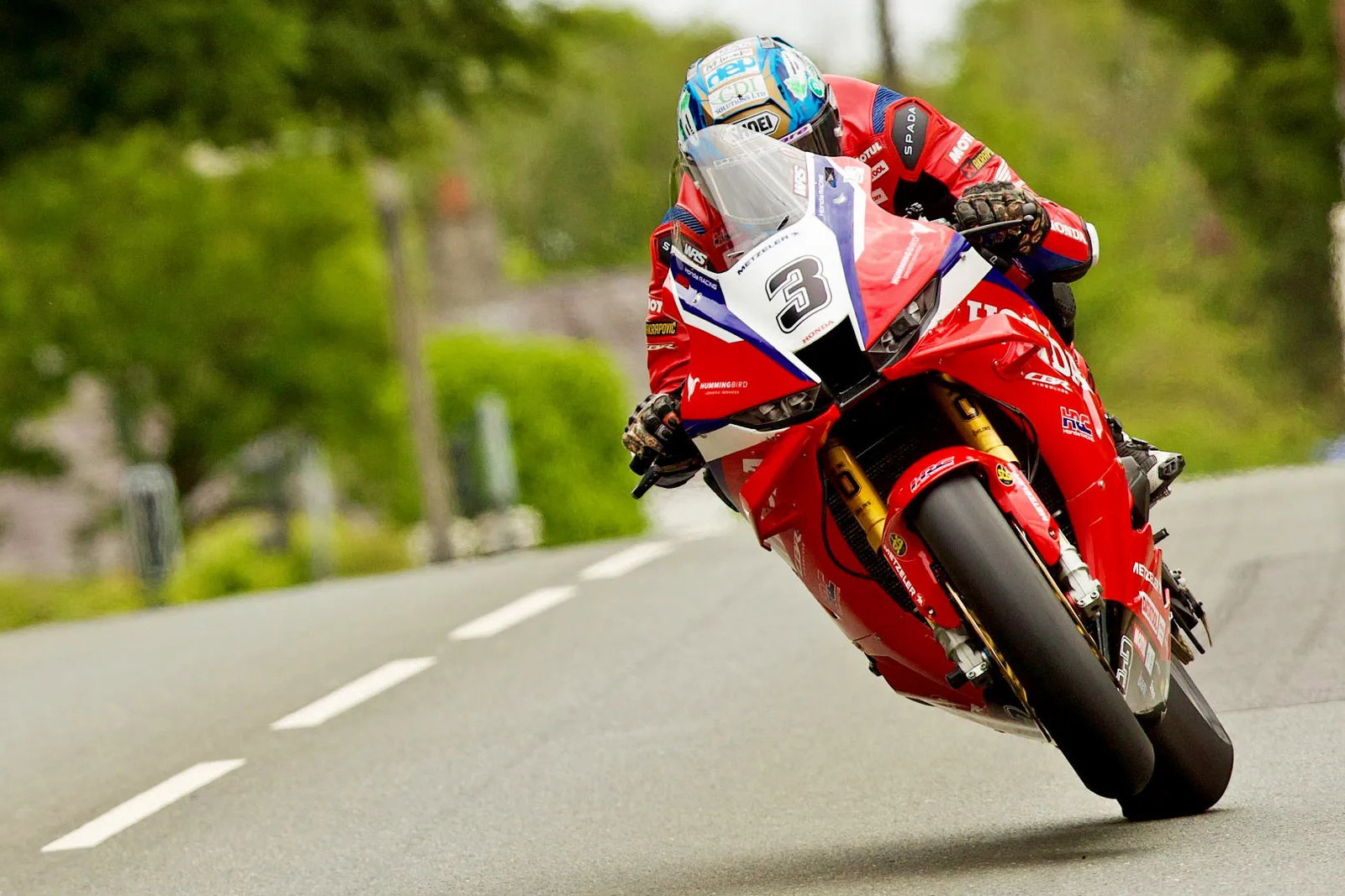 Dean Harrison riding in the Superbike TT. Credit: Isle of Man TT.