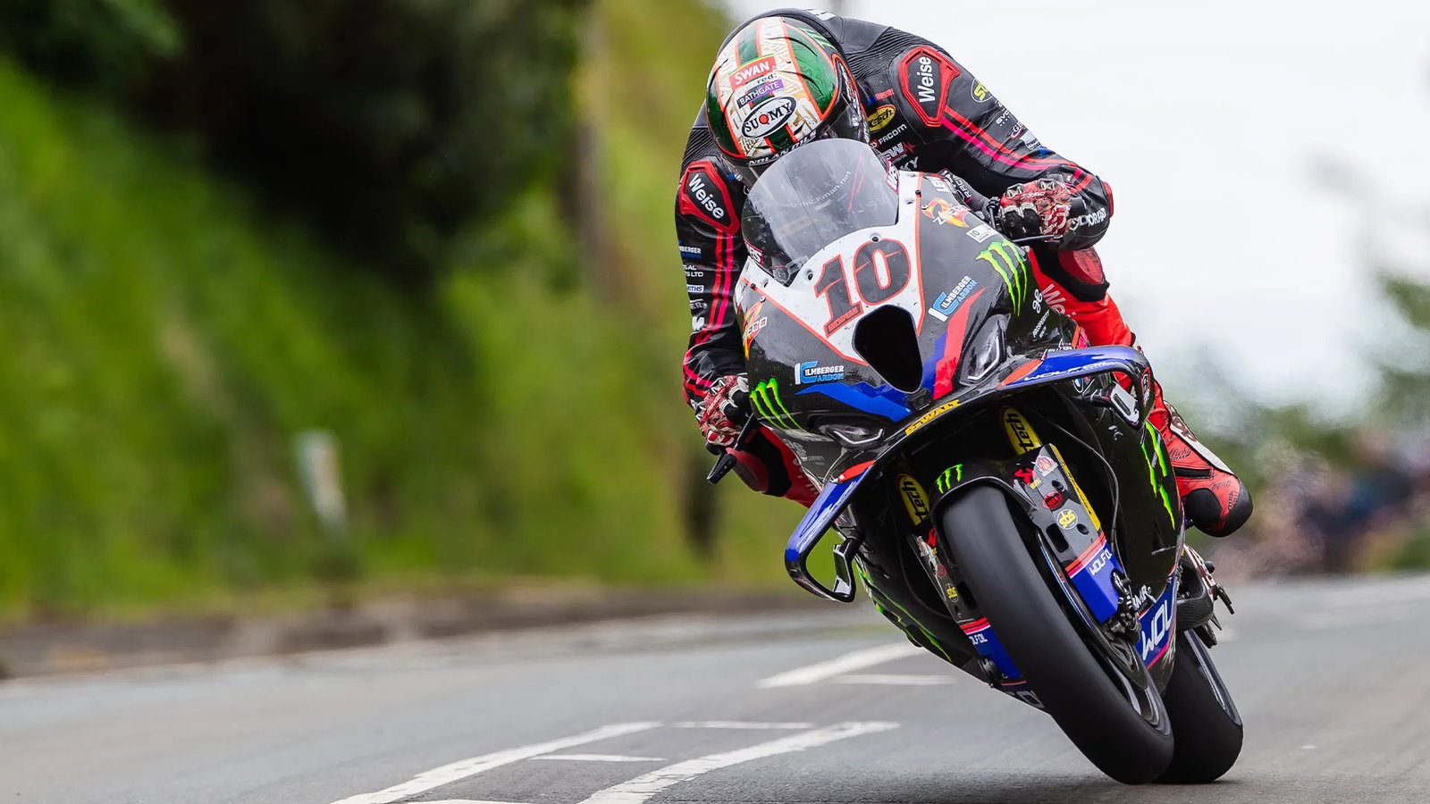Peter Hickman racing in the 2026 Superbike TT race. Credit: Isle of Man TT.