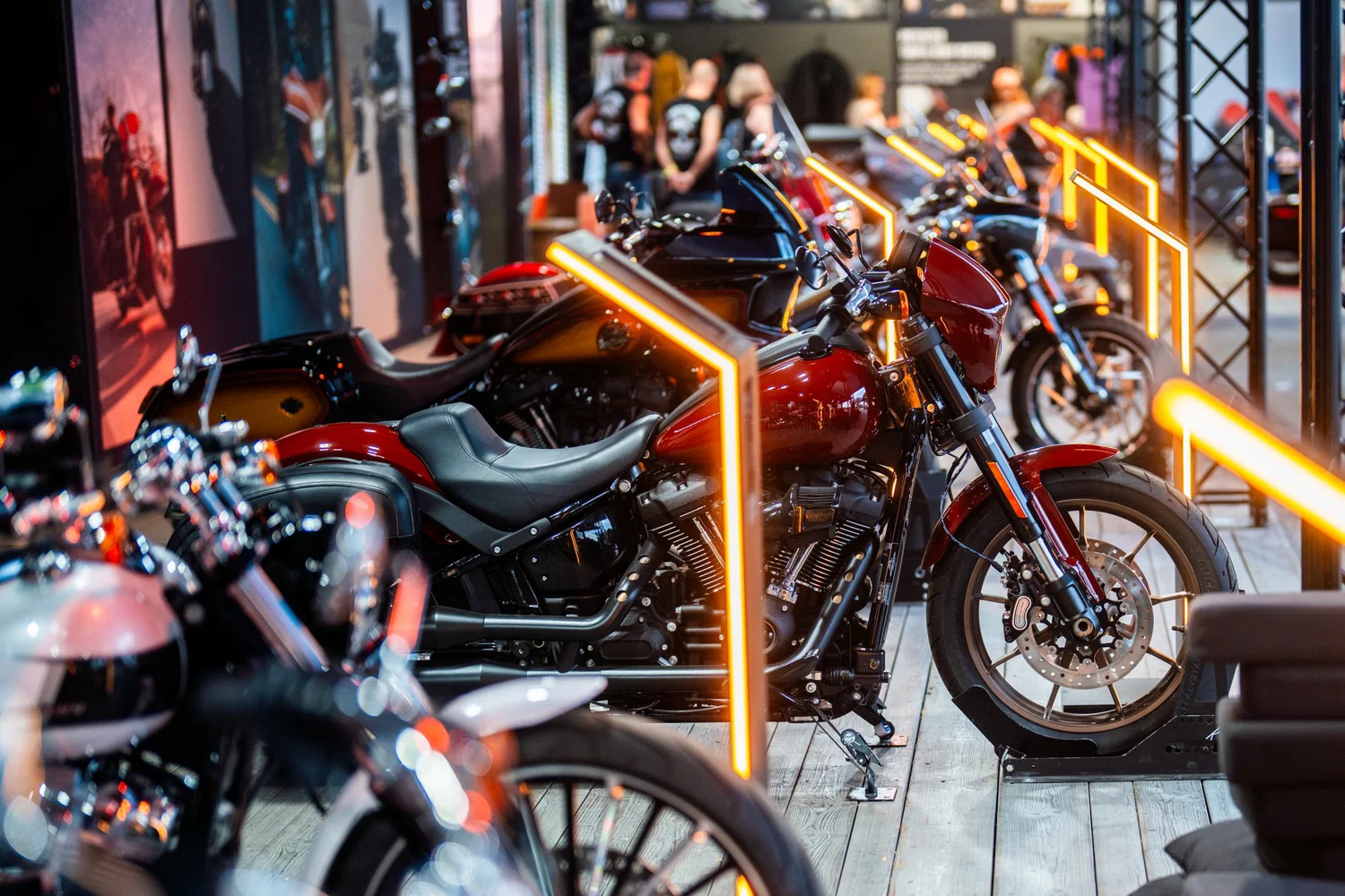 Des motos Harley-Davidson exposées au public