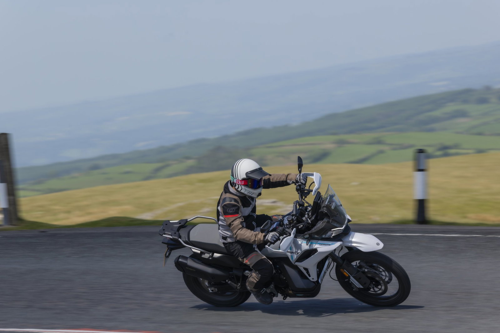 CFMoto 1000MT-X - riding