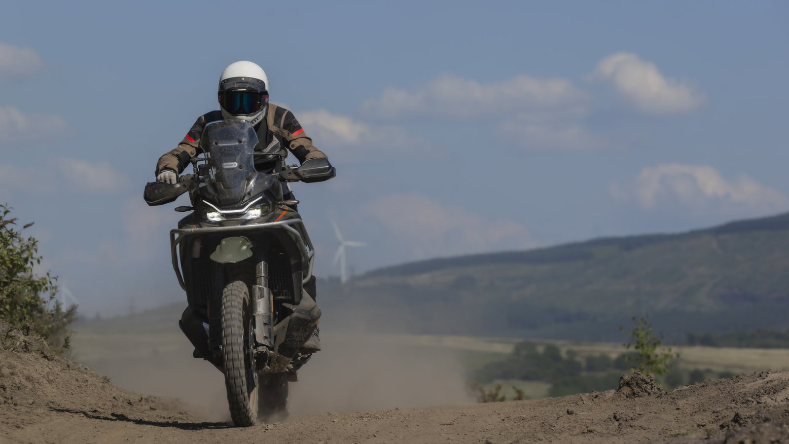 CFMoto 1000MT-X - riding